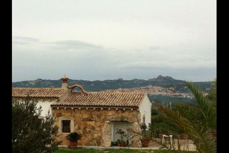 Lu Cuccumiau Country B&B Arzachena Luaran gambar